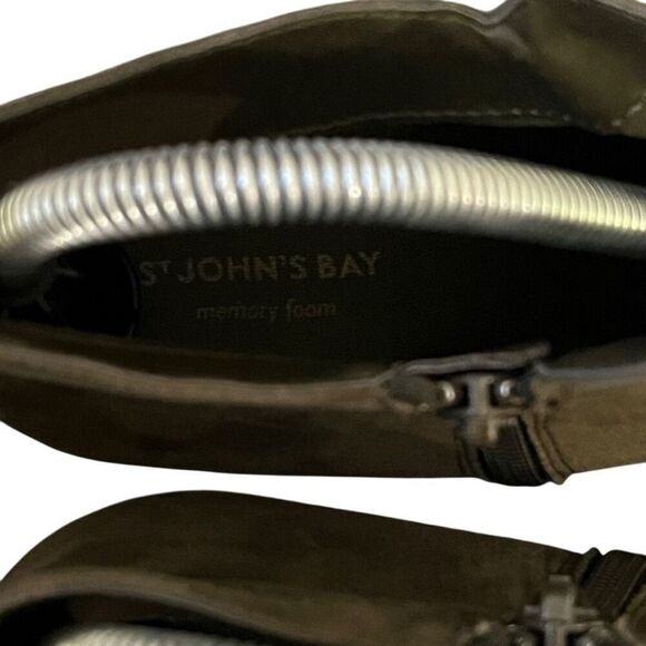 St. John’s Bay Army Green Sued Ankle Booties Size 7.5 - Picture 3 of 9